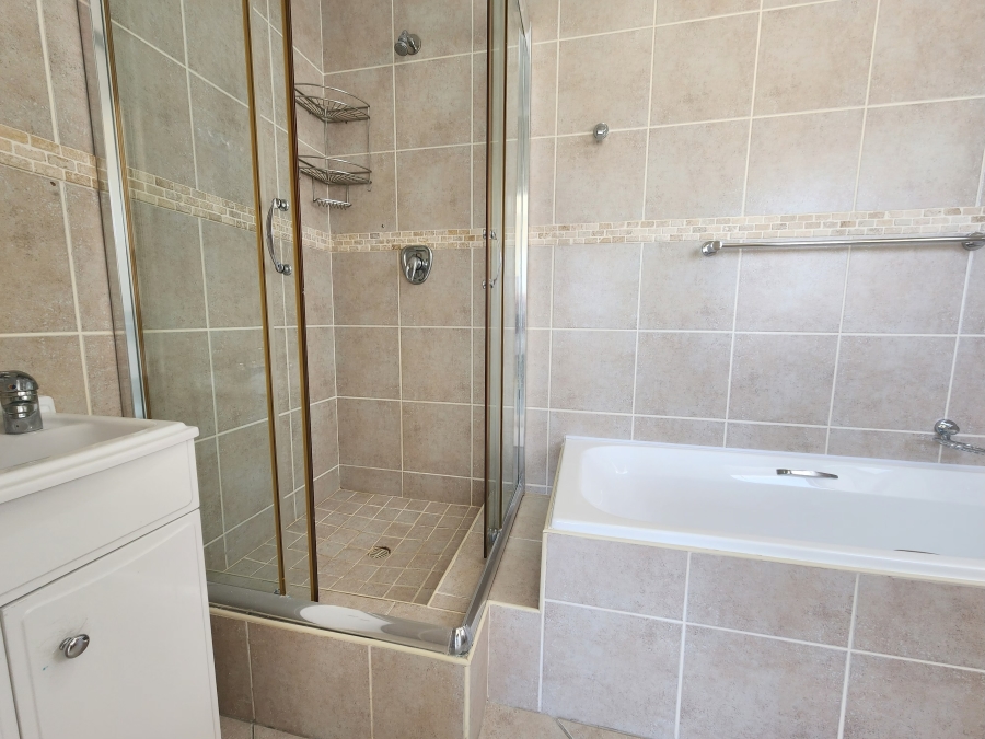 2 Bedroom Property for Sale in Reebok Western Cape